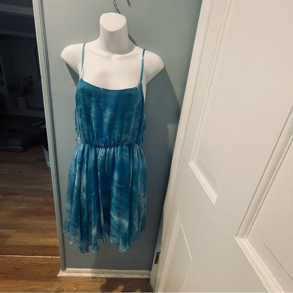 Alice and Olivia blue white silk asymetrical hem dress M nwt